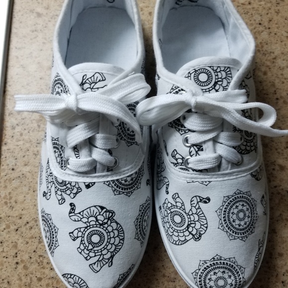 Adult Coloring Book Shoes + FREE MARKERS - Picture 2 of 8
